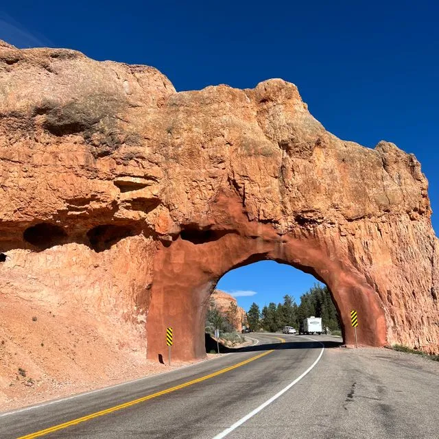 red rock arch with scenic road in Bryce Canyon
